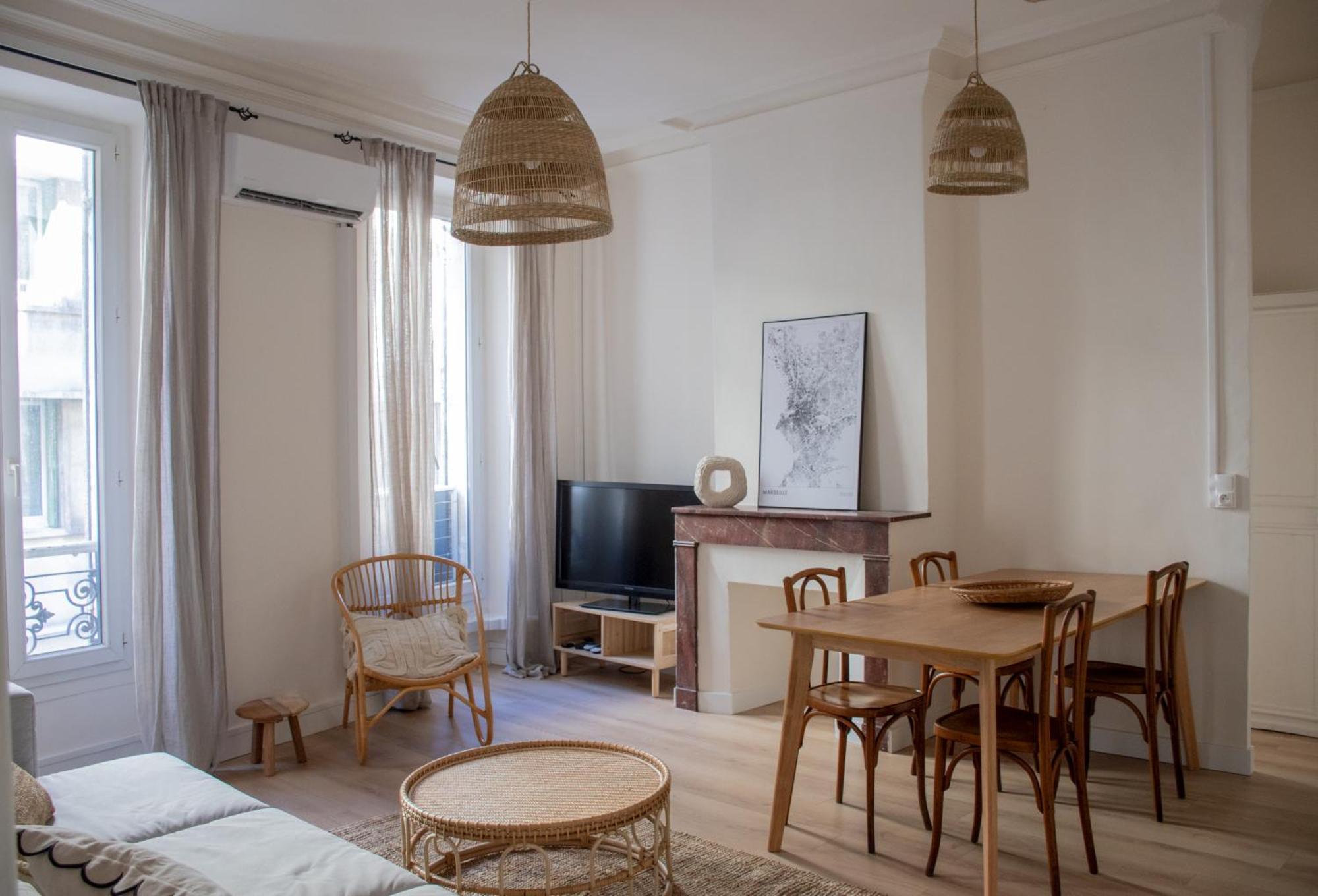 Апартаменты Cozy Flat Fully Renovated By Interior Designer Марсель Экстерьер фото